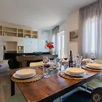 Fifth Floor Flat By Apulia