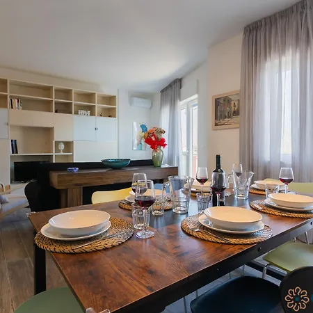 Fifth Floor Flat By Apulia