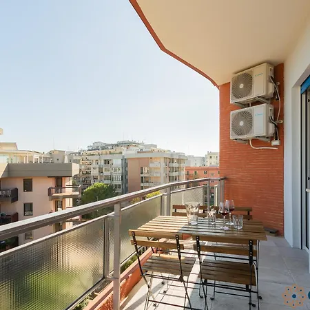 Fifth Floor Flat By Apulia Apartman Bari