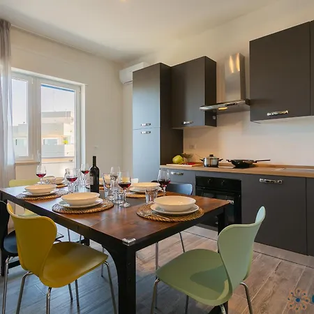 Fifth Floor Flat By Apulia