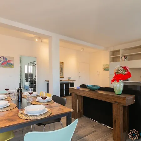 Апартаменти Fifth Floor Flat By Apulia